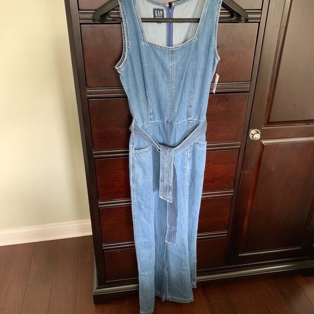 Brand new Gap wide led belted jumpsuit size 4